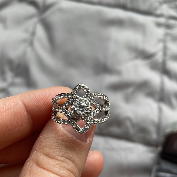 Dillard’s size 8 ring. FREE shipping! - Picture 2 of 3
